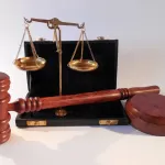 Upadłość konsumencka a małżeństwo – wpływ na wspólny majątek i zobowiązania współmałżonka