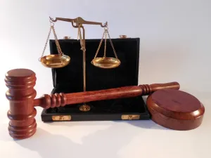 Upadłość konsumencka a małżeństwo – wpływ na wspólny majątek i zobowiązania współmałżonka